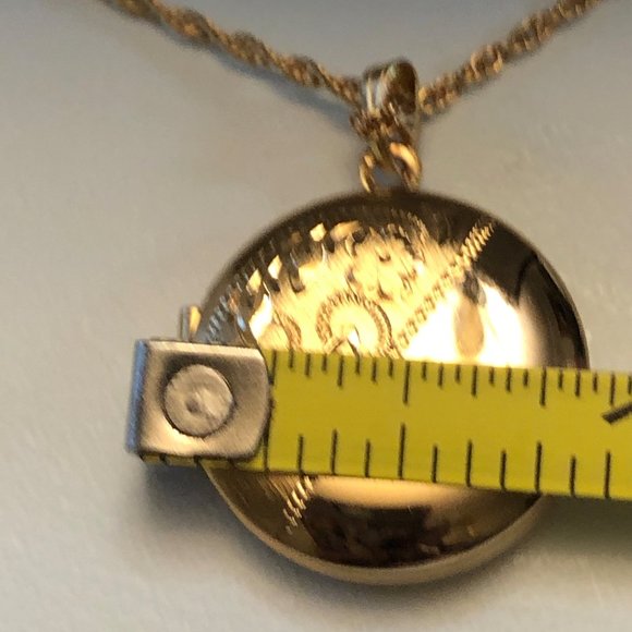 Kelly Waters Gold finish locket and chain. NIB - Picture 5 of 7